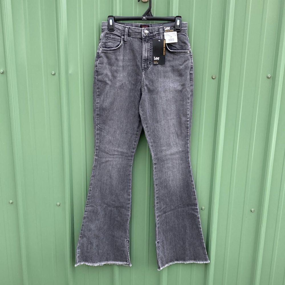 Women’s Lee High Rise Flare Denim Jean Pants with Raw Hem Size 6 M